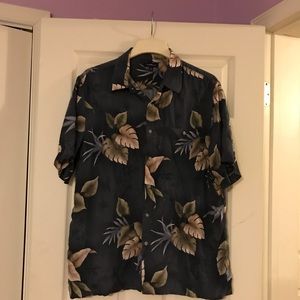 Men’s casual button down shirt